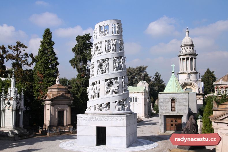 Monument inspirovaný Trajánovým sloupem v Římě