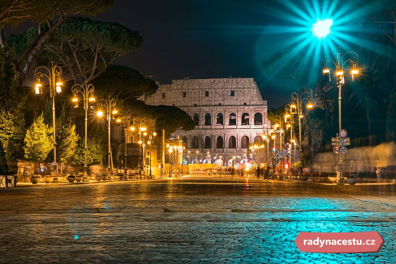 Via dei Fori Imperiali je obklopena nejznámějšími římskými antickými památkami 