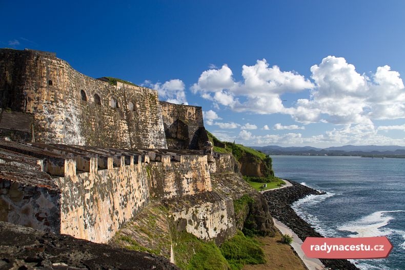 V roce 1846 byl k pevnosti dostavěn i 15 metrů vysoký maják Faro del Morro