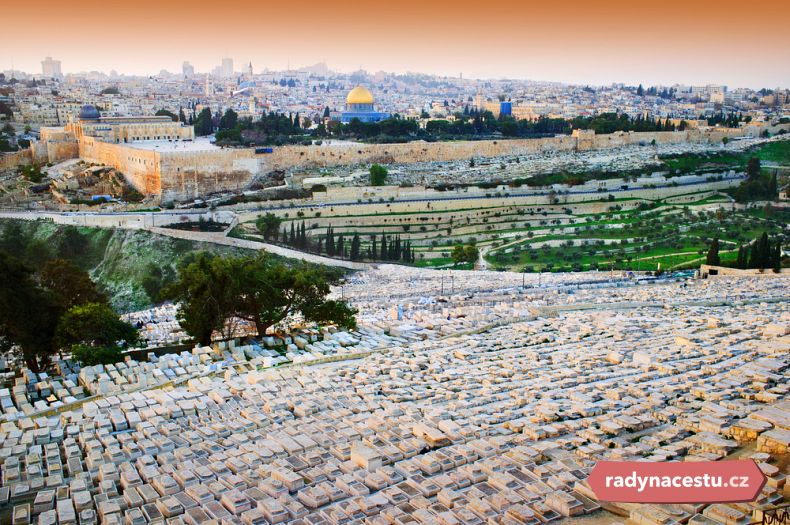 Největší židovský hřbitov na světě na úbočí hory 