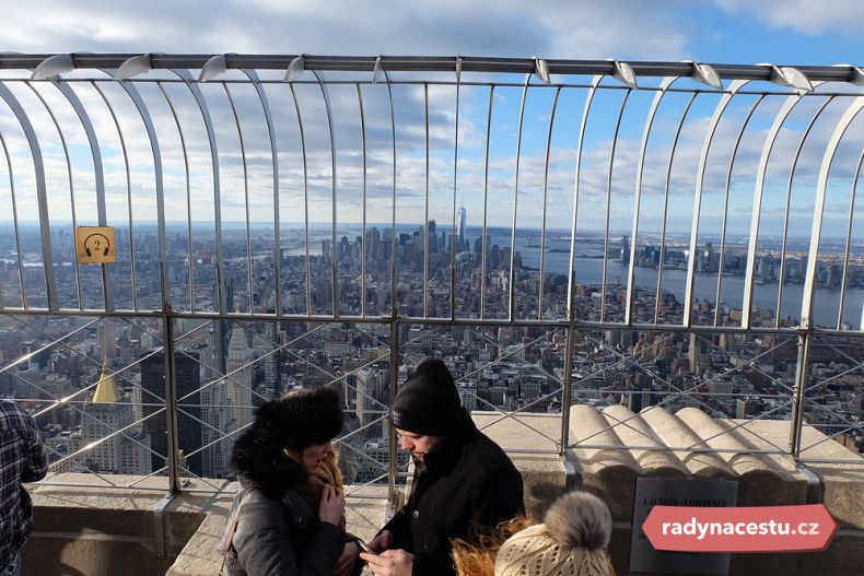 Výhled na silvestrovský New York ze střechy mrakodrapu nabízí Empire State Building