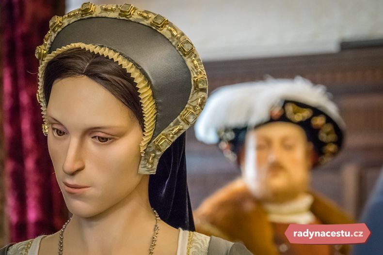 Voskové figuríny Anny Boleynové a Jindřicha VIII. na Heveru