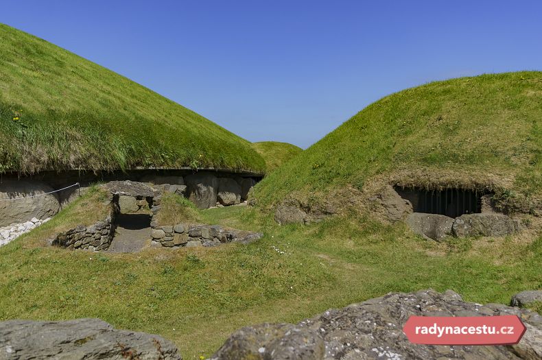 V oblasti Brú na Bóinne se nachází asi čtyřicet prehistorických památek.
