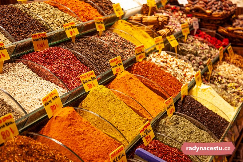 Velký trh s kořením na Egyptském bazaru