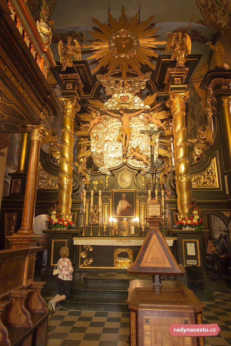 Obrovský gotický oltář