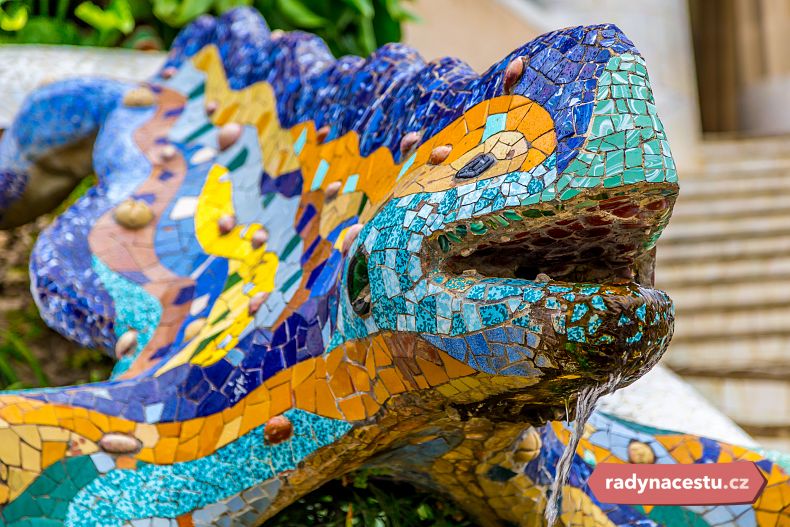 Symbolem Gaudího díla v parku Guell je salamandr