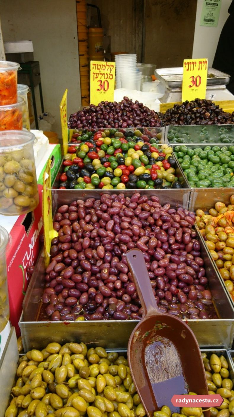 Nabídka oliv na tržišti v Jeruzalémě