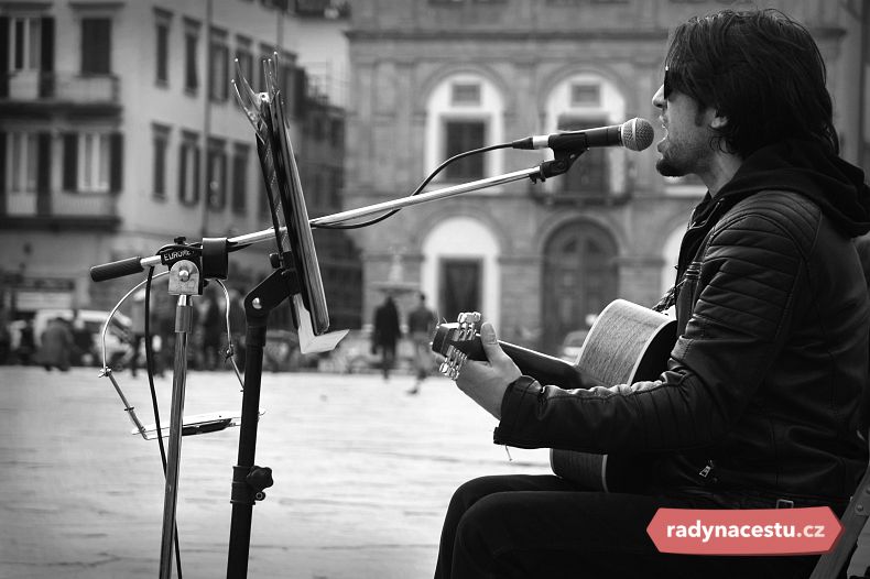 Pouliční zpěvák ve Florencii