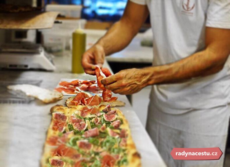 Pizza (s fíky) je tím nejlepším zakončením procházky po římské čtvrti Campo de´ Fiori