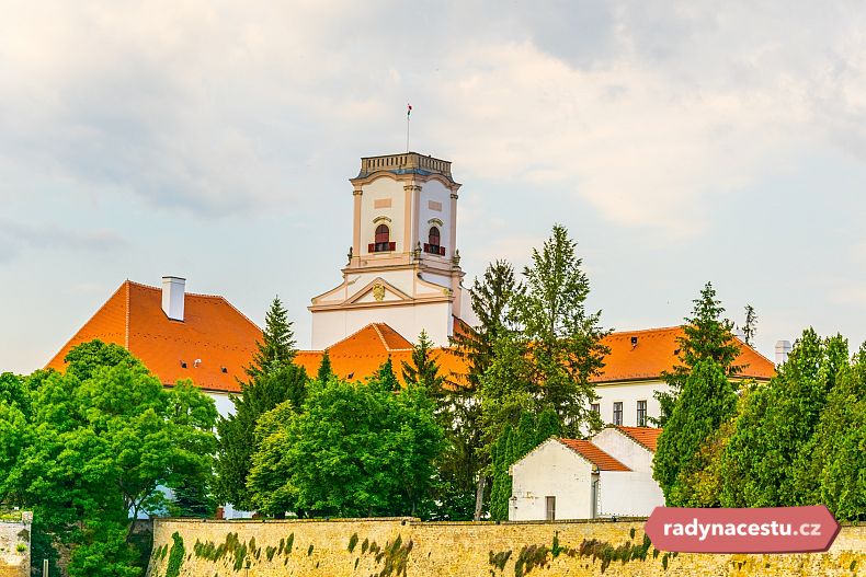 V přízemí budovy se dozvíte zajímavosti z historie győrského biskupství