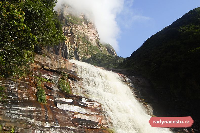 Vodopády se nacházejí v národním parku Canaima