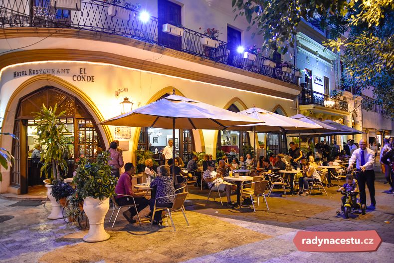 Místní bary a kavárny lákají k posezení a odpočinku