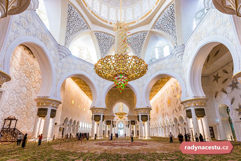 Mešita šejka Zayeda v Abú Dhabí vás ohromí svojí nádherou
