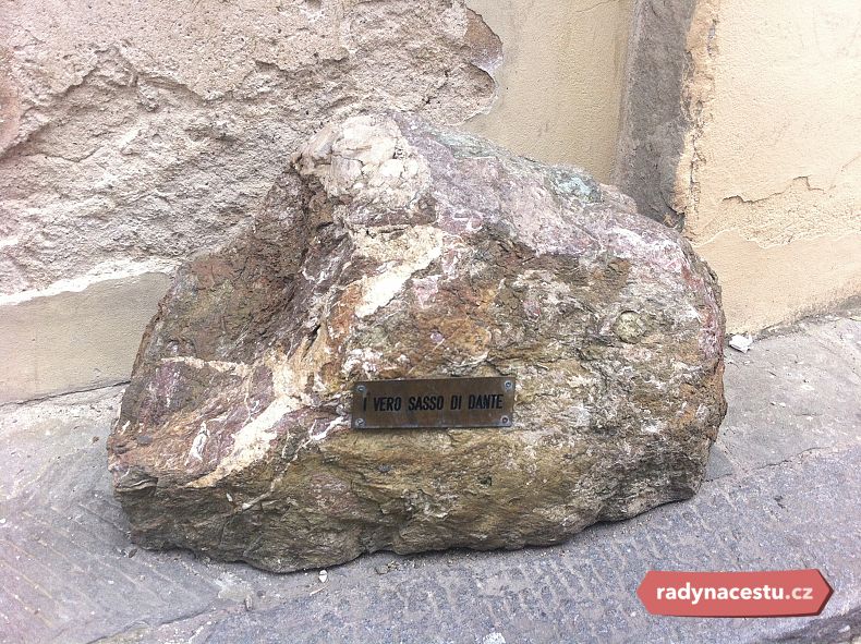 Il vero sasso di Dante - Skutečný Dantův kámen