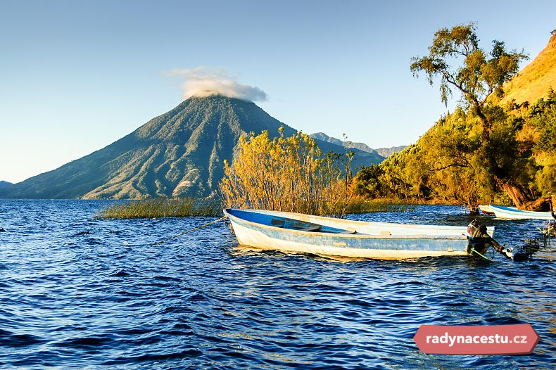 Guatemala je zemí sopek, jezer a pyramid