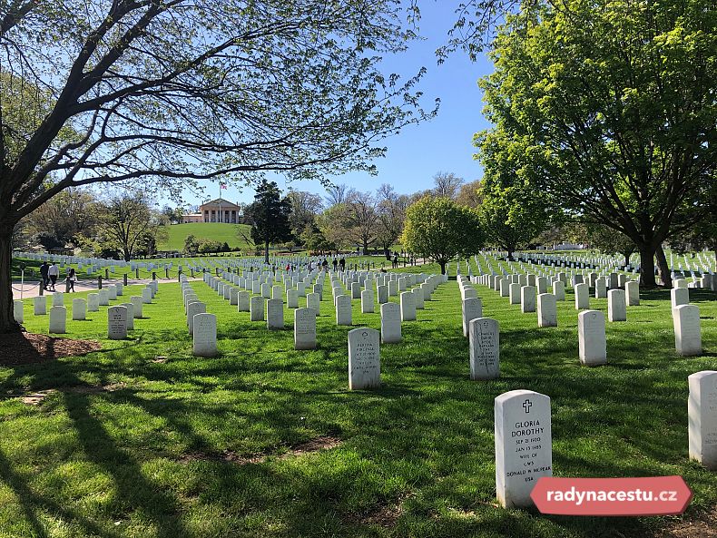 Na Arlingtonském hřbitově můžeme uctít památku padlých vojáků