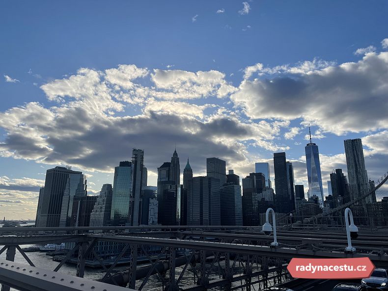 Panorama dolního Manhattanu při západu slunce je magické