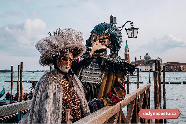 „Karneval v Benátkách je o maskách, které se potulují ulicemi, a člověk je potkává…,