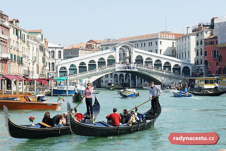 Plavba gondolou v Benátkách je podle Pavla velmi oblíbená.