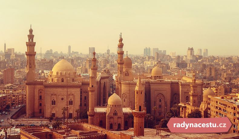 Káhira je také městem mnoha minaretů