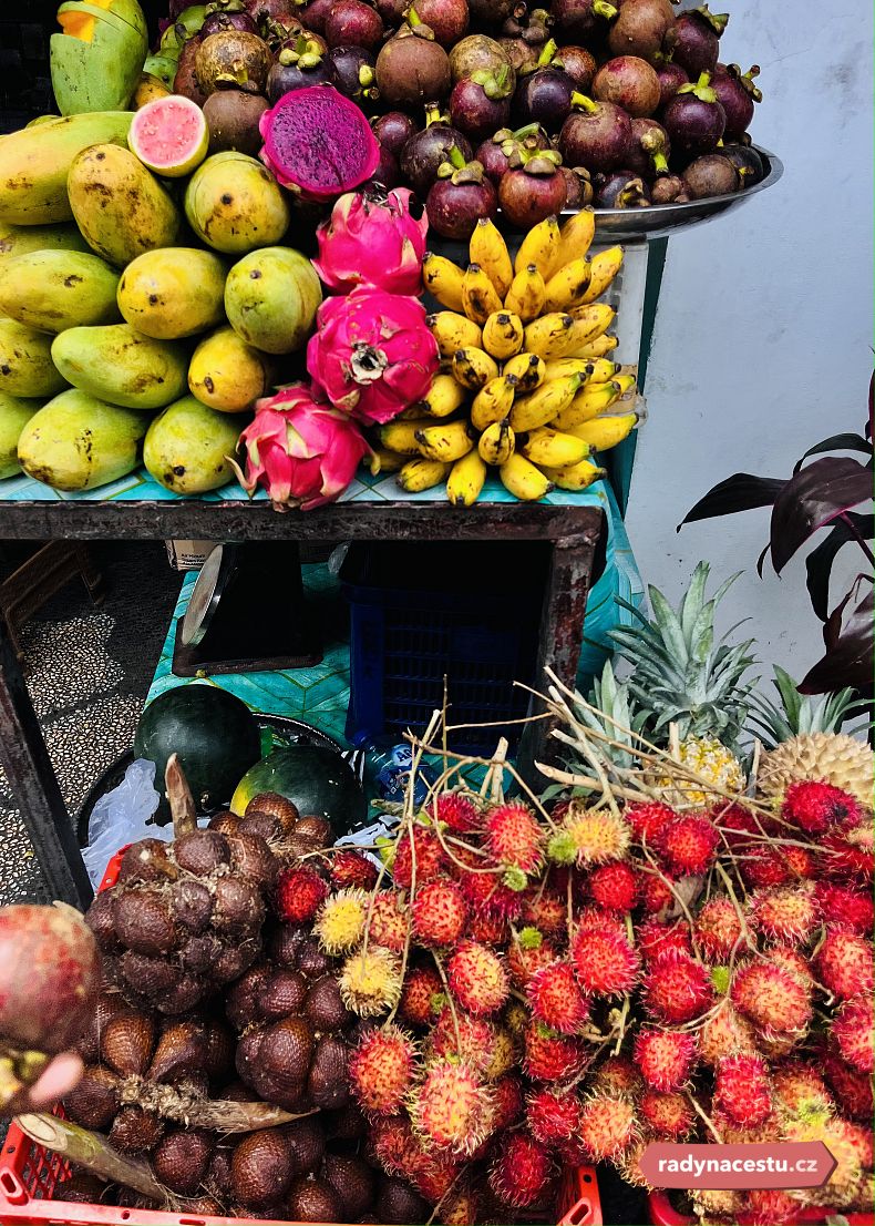 Nabídka exotického ovoce v Ubudu