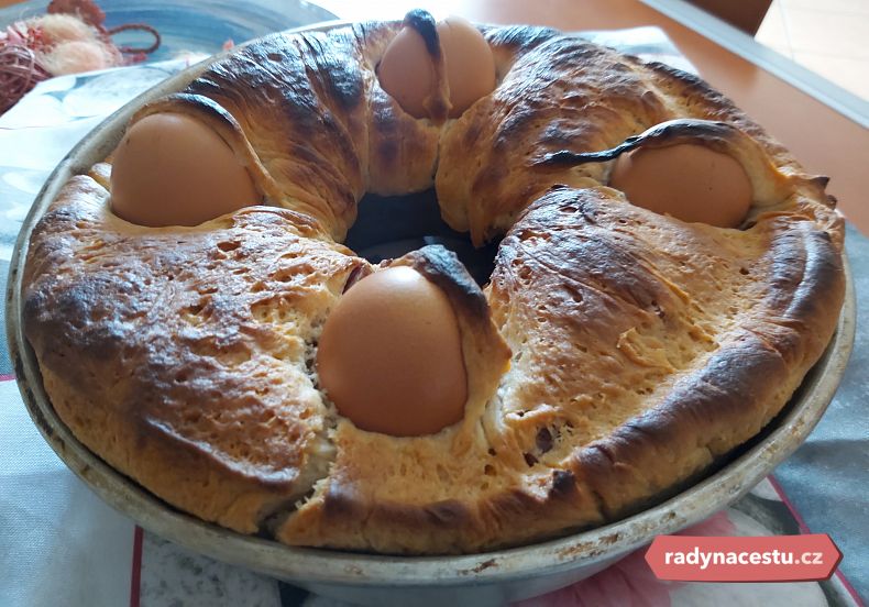 Velikonoční koláč Casatiello