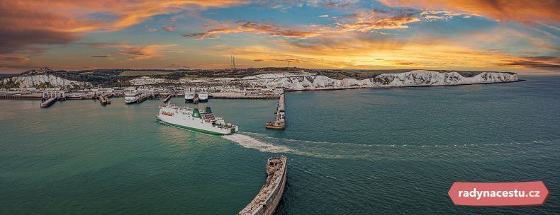 Letecký pohled na přístav Dover