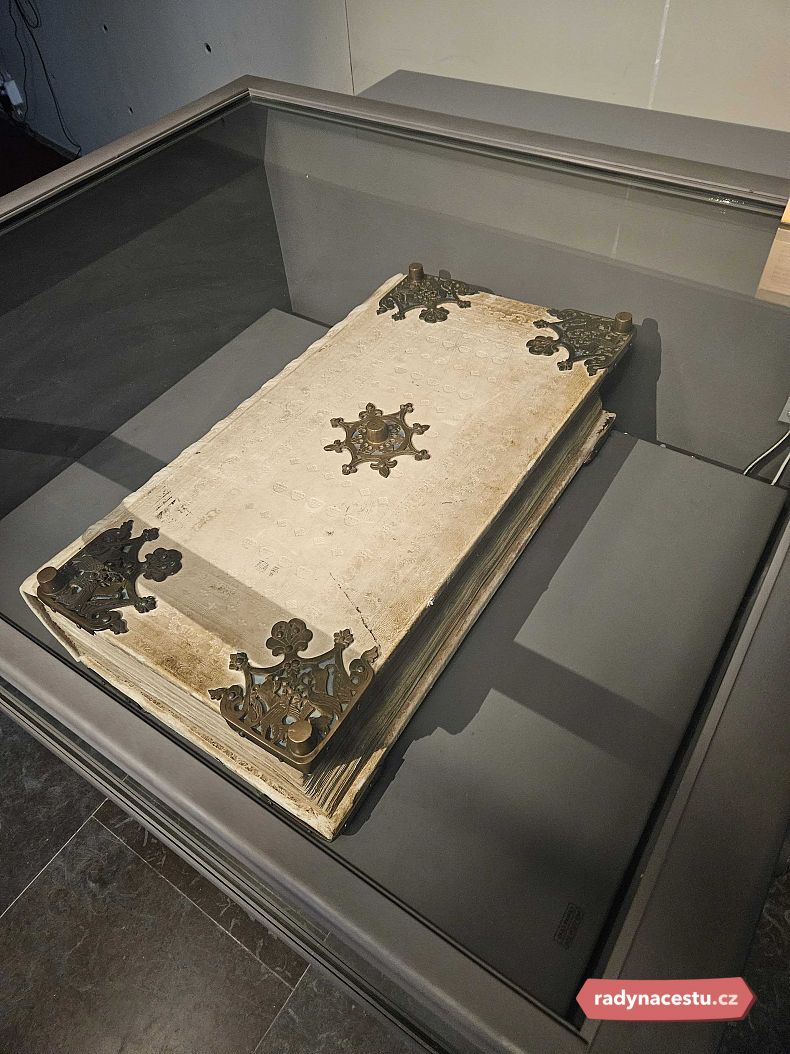 Codex gigas, který nám byl ukraden při třicetileté válce