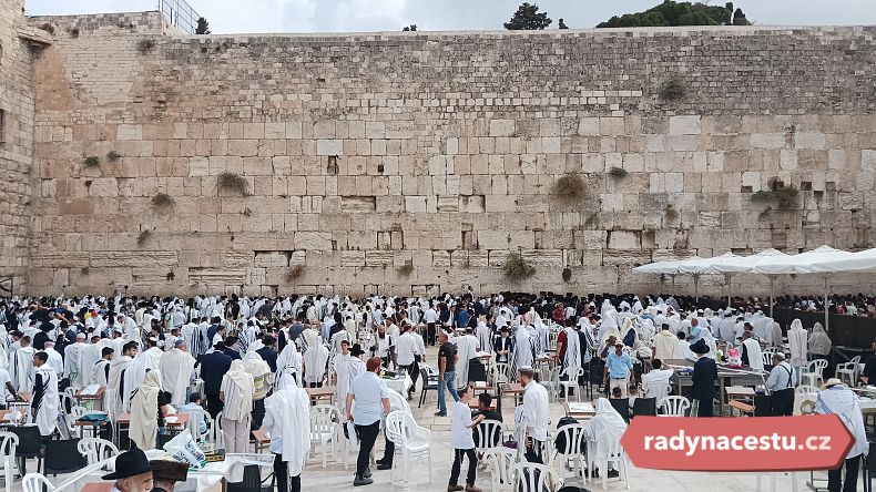 U Zdi nářků se modlili Židé, kteří přišli slavit svátek Sukkot (židovské dožínky).