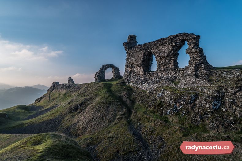 Trosky hradu Dinas Brân
