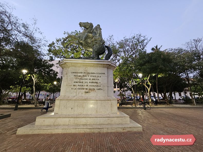Simon Bolívar má samozřejmě sochu v každém městě, i v Santa Martě