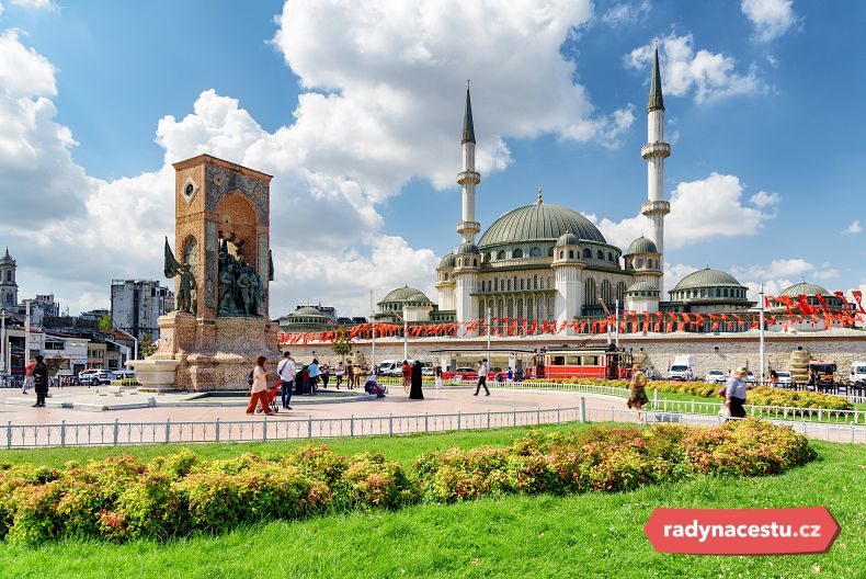 Působivé istanbulské Taksimské náměstí s typickou atmosférou