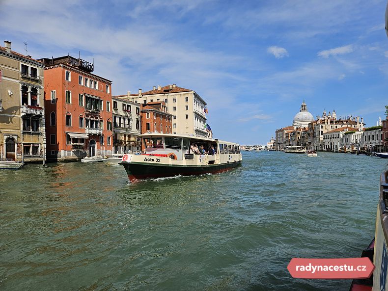 Běžný cvrkot na Canal Grande