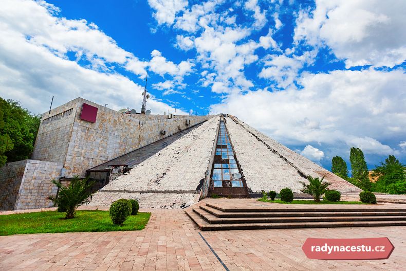 Největším architektonickým tahákem je Pyramida