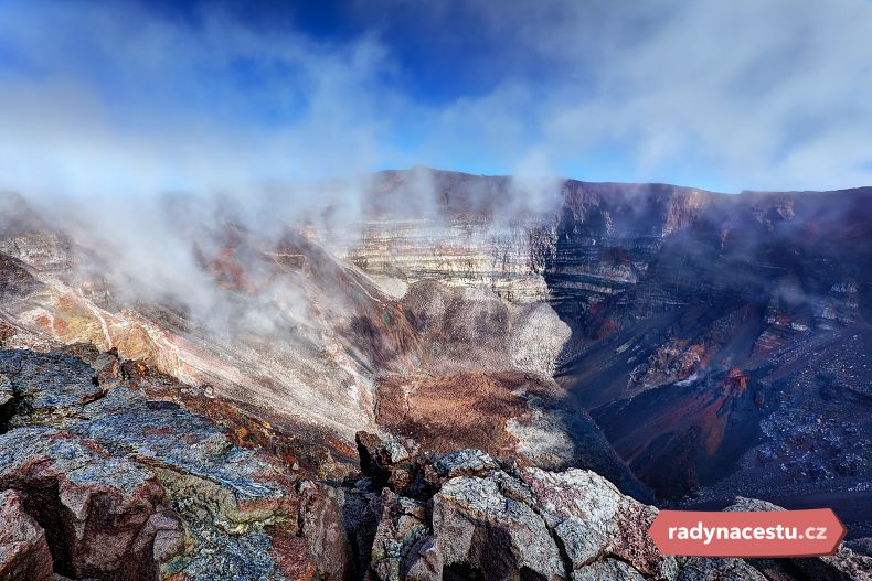 Aktivní sopka Piton de la Fournaise stojí za návštěvu