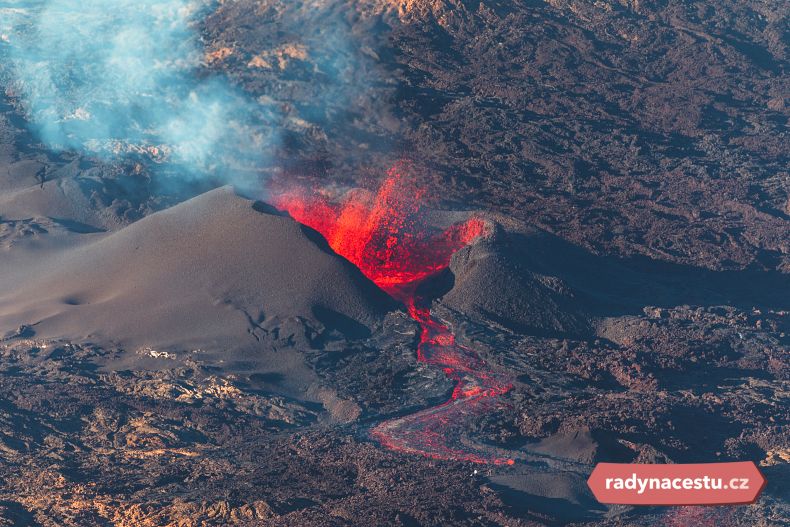 Jeden z nejčinnějších vulkánů světa Piton de la Fournaise