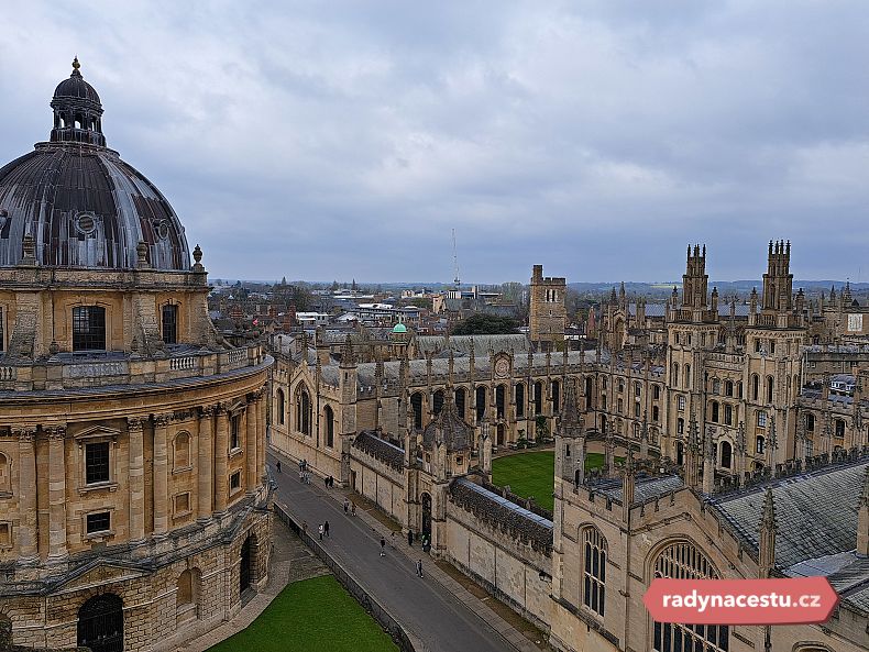 Pohled z vyhlídkové věže na Oxford