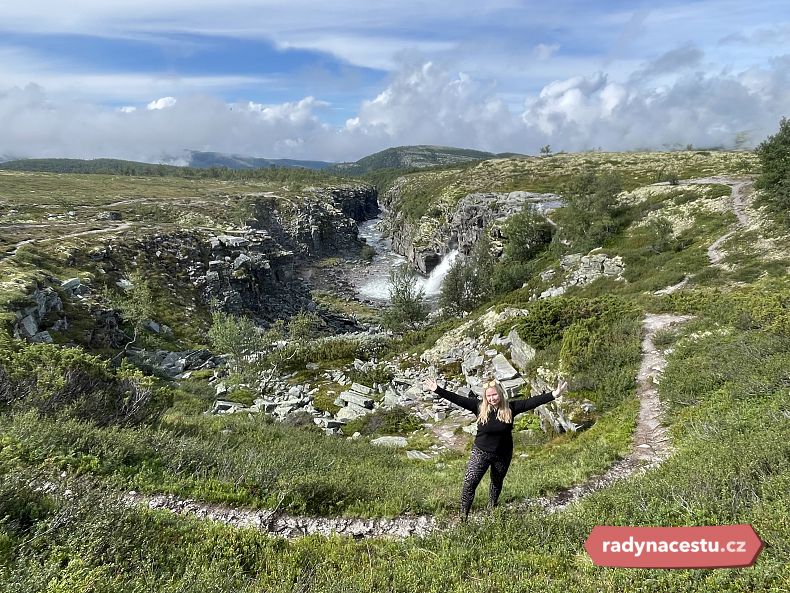 U vodopádu v Národním parku Rondane