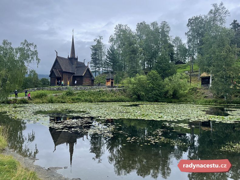 Dřevěný sloupový kostel ve skanzenu Maihaugen