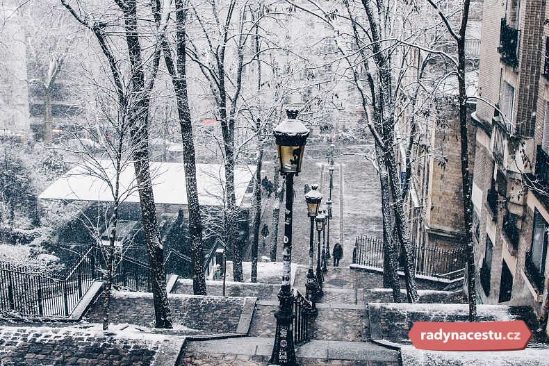 Okouzlující Montmartre pod sněhobílou pokrývkou