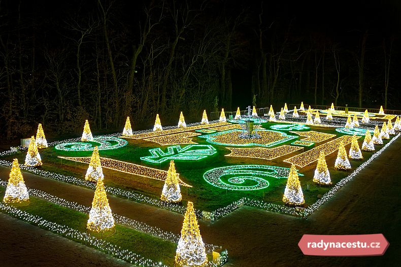 Royal Garden of Light u paláce