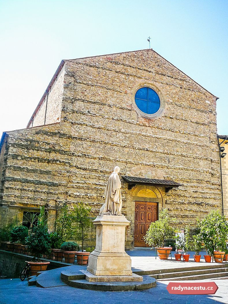 Půvabná Basilica di San Francesco v Arezzu