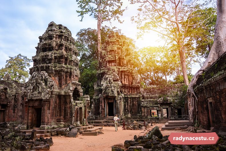 Zajedeme si prohlédnout také Angkor Thom, starobylé chrámové ruiny v kambodžské džungli