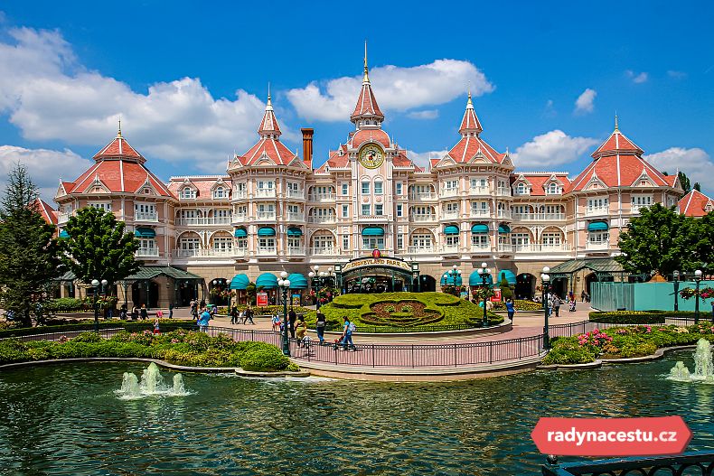 Disneyland v Paříži se těší velké oblibě