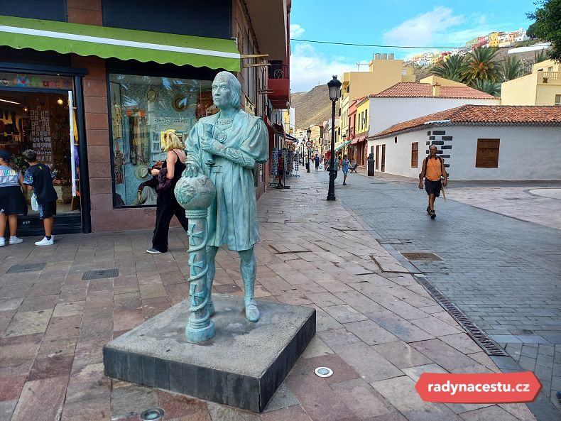 Ostrovu se přezdívá Isla Colombina