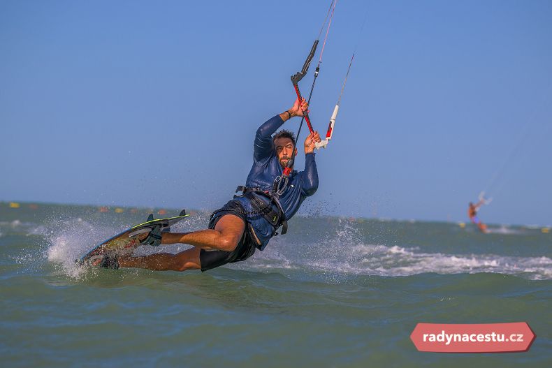 Užijte si kitesurfing