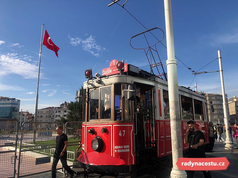 Historické tramvaje na náměstí Taksim