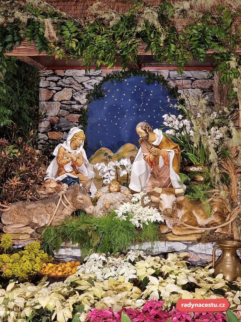 Mezi oblíbené tradice patří výroba betlémů