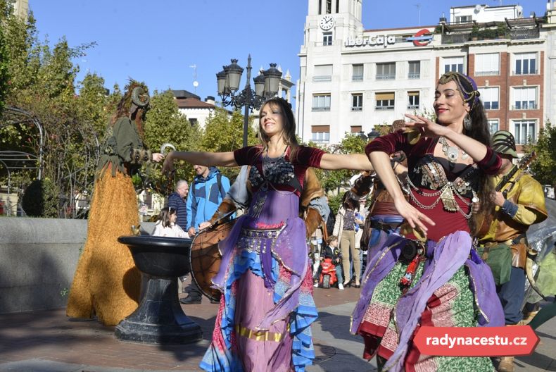 Přidejte se k místním a tančete jako o život.