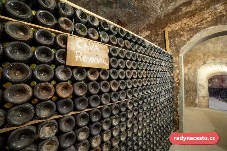 Cava Reserva zraje minimálně 18 měsíců